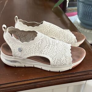 Martha Stewart: Arch Fit - Breezy City Catch SZ 10